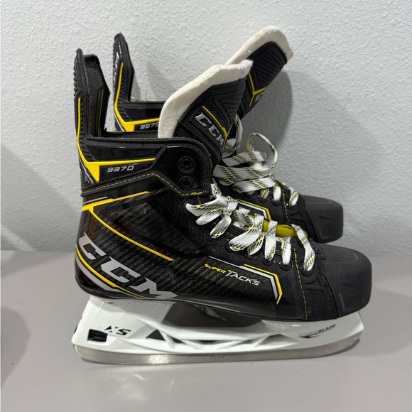 CCM Super Tacks 9370 Black and Yellow Men's Hockey Skates - Picture 1 of 4